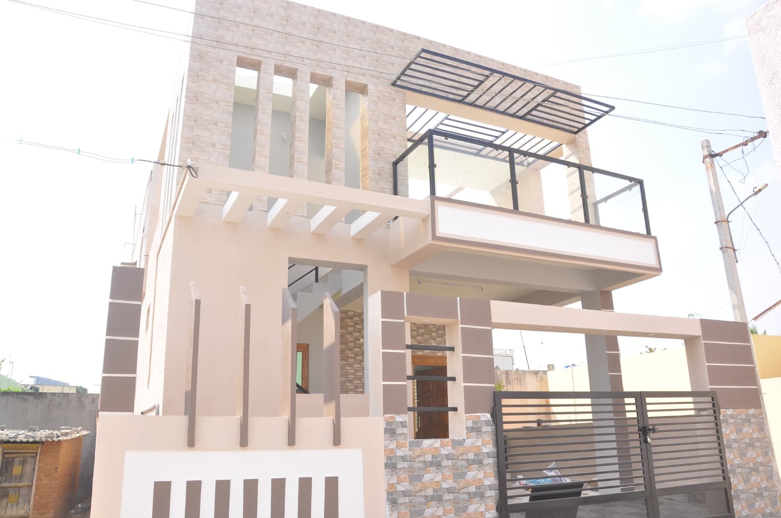 Front Facade & Boundary Pilaster Accents